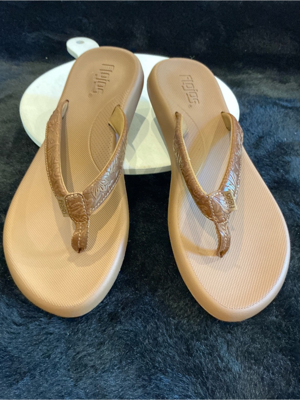 Flojos Women’s Tan Brown Textured Thong Sandals Size 9